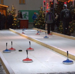 Eisstockschießen auf dem Spandauer Weihnachtsmarkt