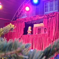 Weihnachtliches Puppentheater